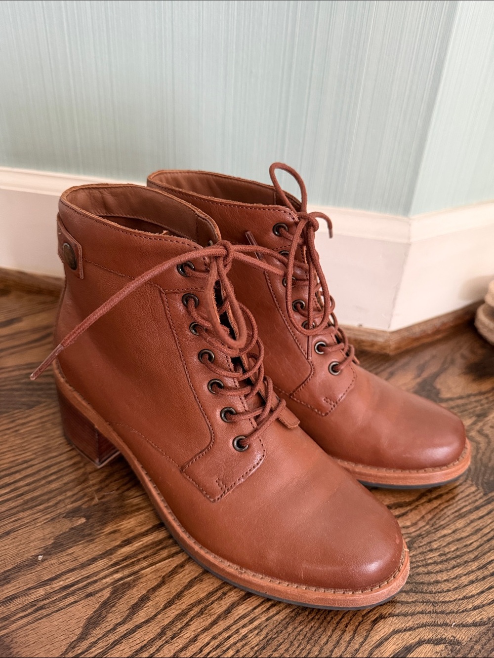 Clarks Women's Lace-Up Leather Ankle Boots in Chestnut